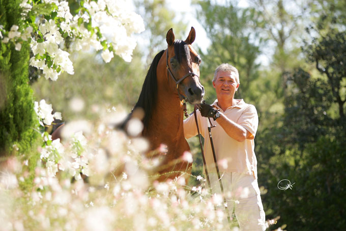 El Perfecto, coming out of prestigious spanish lines of pure Arabian, is the King of Ses Planes. He appears here with Pedro Soto, the private trainer of Marieta Salas.