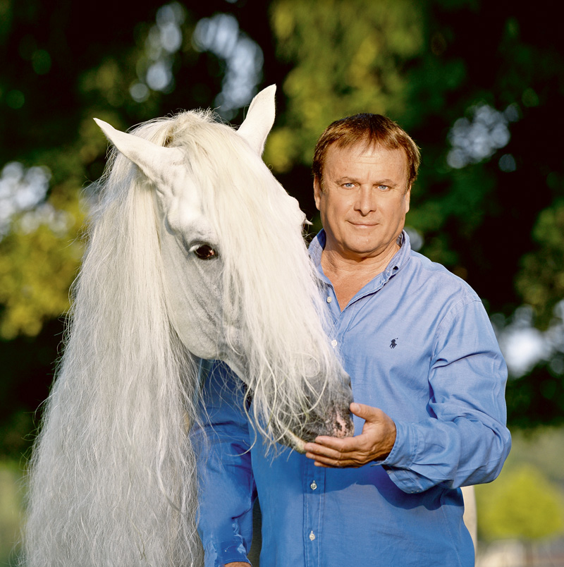 Horses Of The World SPECIAL AWARD 2015 - Frédy Knie Jr