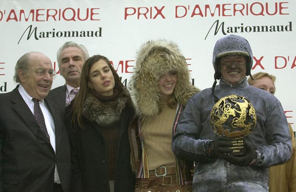 Jos Verbeeck recibe el trofeo en presencia de S.A. Charlotte Grimaldi, Princesa de Monaco.